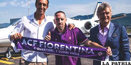 Frank Ribery fue muy bien recibido por la dirigencia del club Fiorentina /latribuna.hn
