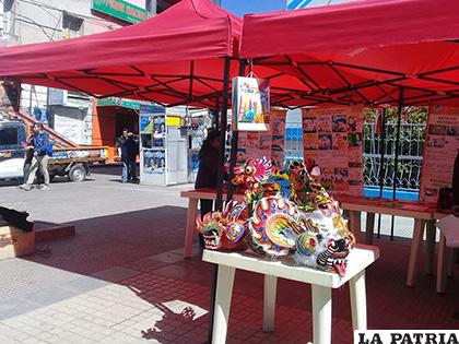 Elementos del Carnaval de Oruro destacaron en la feria por el Día del Folklore /LA PATRIA