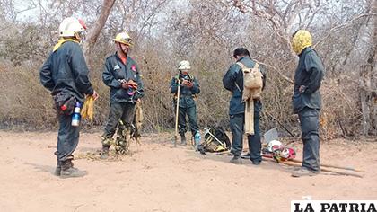Los voluntarios trabajan en la zona de desastre /SAR