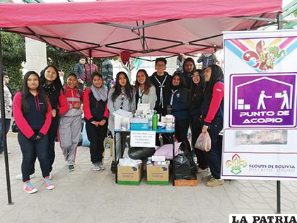 Los voluntarios scout´s y algunos donantes en la primera jornada de recolección /LA PATRIA