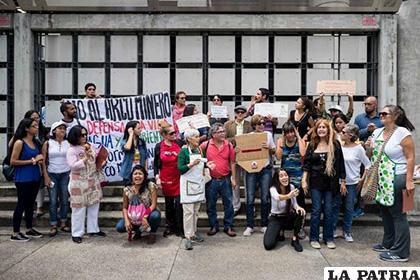 Los manifestantes mostraron pancartas criticando los intereses de Bolsonaro /EFE