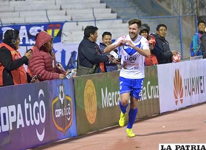 Hernández celebra el segundo gol de su cuenta personal /Reynaldo Bellota - LA PATRIA