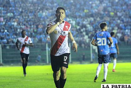 Carmelo Algarañaz anotó los dos primeros goles de Always Ready /APG
