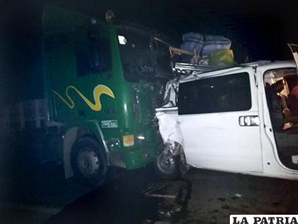 El camión impactó en la parte trasera de la vagoneta /RRSS