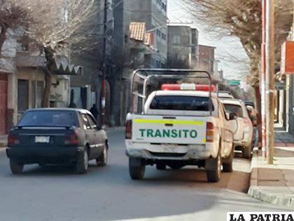 La patrulla que impactó contra el automóvil /LA PATRIA