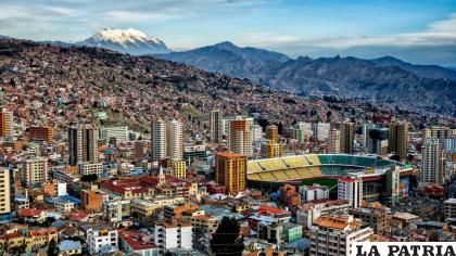 La Paz, ciudad maravilla a los pies del Illimani
