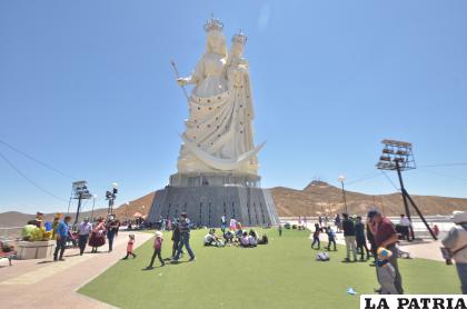 El Monumento a la Virgen del Socavón, lugar bastante visitado por los turistas
