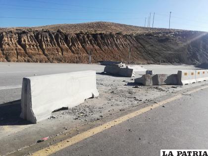 Bloqueadores dañaron los separadores viales que en otrora daban seguridad a los transportistas /ABC