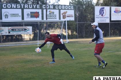 Arnaldo Giménez, portero del equipo “aviador”/APG