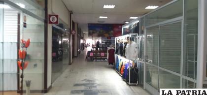 Muchos comerciantes del centro comercial cerraron sus puertas /LA PATRIA