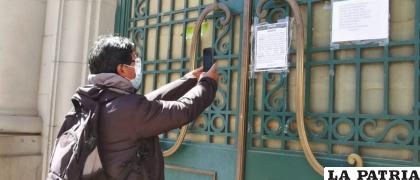 Ciudadanos sorprendidos al encontrarse con las puertas cerradas
/LA PATRIA