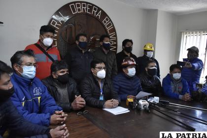 Durante la conferencia de prensa ofrecida por personeros de la COB /APG