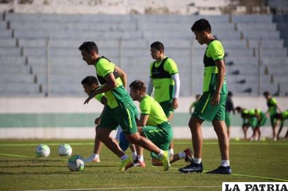 Después de mucho tiempo los jugadores volvieron a trabajar en una cancha /FBF