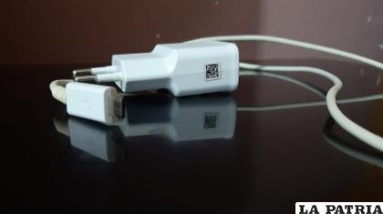 Algún mal intencionado dejó sin energía eléctrica al sector con un cable de cargador /LA PATRIA (foto referencial)