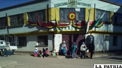 Puertas del GAM Caracollo un día antes del nombramiento de nueva autoridad /GAM Caracollo