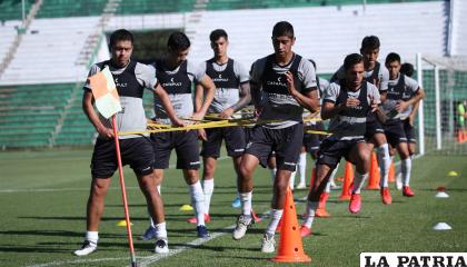 Durante el entrenamiento del combinado boliviano en Santa Cruz /APG