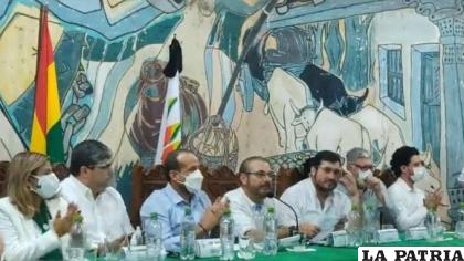 La Asamblea de la Cruceñidad se efectuó la noche del lunes /TWITTER