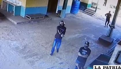 Momento en el que acribillan a la mujer boliviana en Brasil /Captura de pantalla