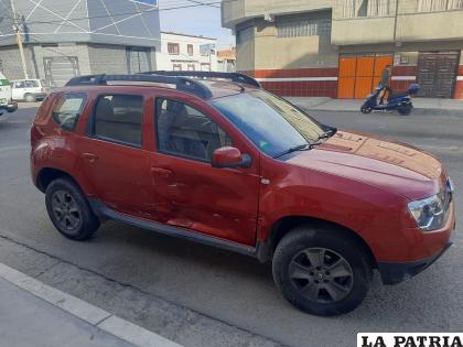 La vagoneta fue impactada en el sector medio del lado derecho /LA PATRIA