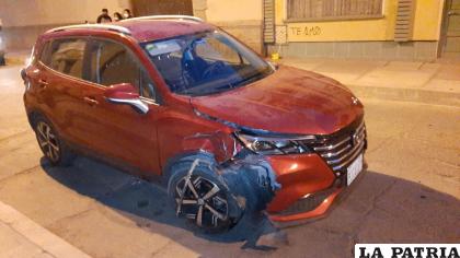 La vagoneta registró daños materiales en su estructura /LA PATRIA