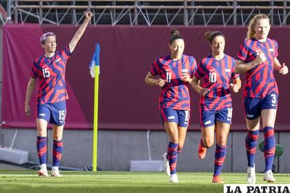 Festejo de las norteamericanas tras vencer a Australia /futbolenlinea.club