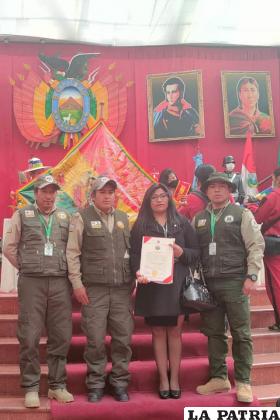 Personal que trabaja en el Sajama, recibió la presea en la sesión de honor de la ALDO /PNS