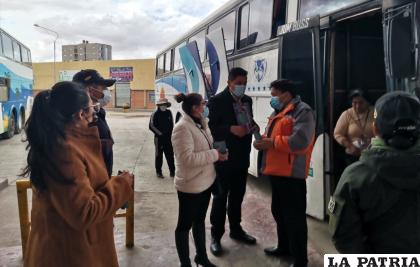 Controles y recomendaciones a los padres que llevan de viaje a sus hijos /LA PATRIA