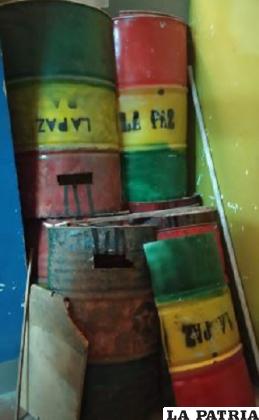 Bomberos encontró gran cantidad de escudos artesanales /ATB