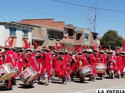 El colorido se apoderó de Poopó /SDCT
