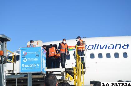 La segunda dosis de la vacuna Sputnik-V llegará a Bolivia en lotes /ABI
