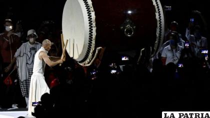 En un momento de la ceremonia, este enorme tambor resonó en el estadio /Getty Images
