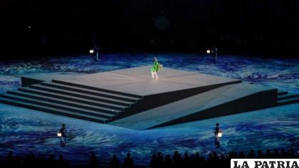 La bailarina Aoi Yamada durante la clausura /Getty Images