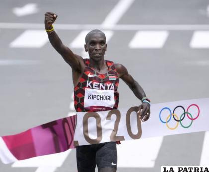 El keniano Eliud Kipchoge ganó el oro en la prueba maratón 
/thenationalnews.com
