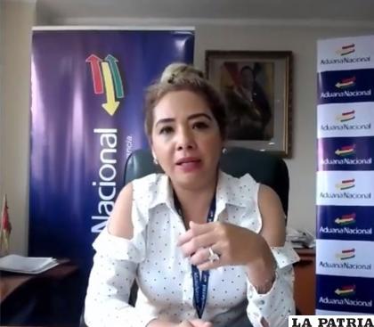 La presidente ejecutiva de la Aduana Nacional de Bolivia, Karina Serrudo 
/Captura Erbol