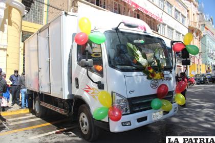 Camión tipo furgoneta para la recolección de residuos hospitalarios /LA PATRIA