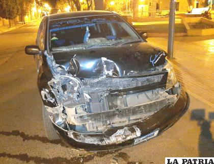 El vehículo infractor tiene daños de consideración en la parte frontal /LA PATRIA