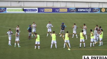 Los “santos” permanecen en Cochabamba a la espera del partido de este miércoles /APG