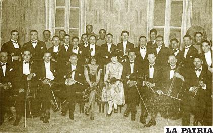 La histórica fotografía de la Orquesta Sinfónica de Oruro 
