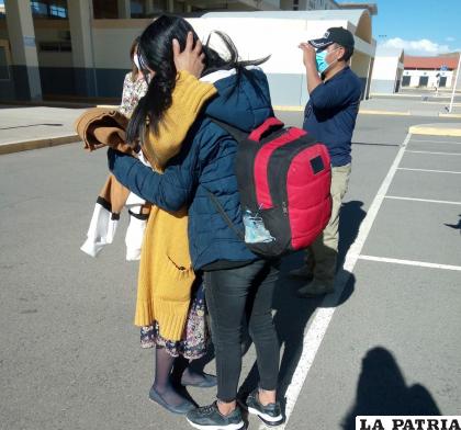 La adolescente se encuentra con su progenitora en territorio peruano /DIO