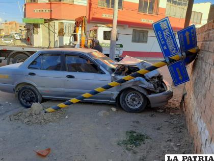 La señalética y las paredes de una iglesia fueron afectadas además de los motorizados /LA PATRIA
