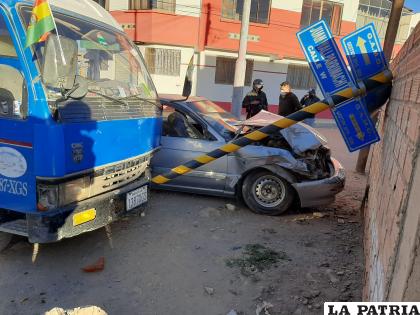 Ambos vehículos tienen daños materiales /LA PATRIA