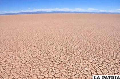 Fotografía del lago Poopó que muestra los efectos negativos del cambio climático /EFEVERDE.COM
