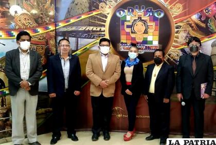 Miembros de la actual directiva del Comité de Etnografía y Folklore de Oruro /LA PATRIA
