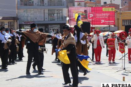 Morenada Cocani acompañó la retreta de bandas 
/LA PATRIA