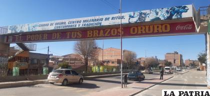 Esta pasarela dejó de funcionar desde hace aproximadamente dos años /LA PATRIA
