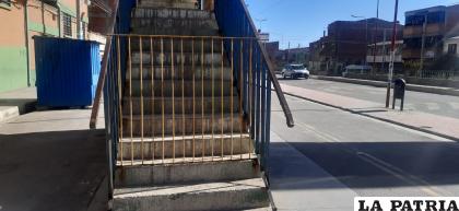 De esta forma instalaron una reja que impide el uso de la pasarela /LA PATRIA
