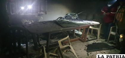  La mesa y el interior del ambiente de la oficina se encontraron incinerados /LA PATRIA