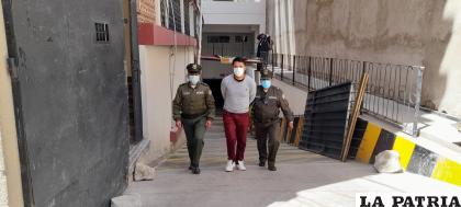 El militar rumbo a su audiencia de aplicación de medidas cautelares /LA PATRIA