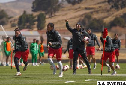 Los seleccionados son exigidos al máximo en cada entrenamiento /APG