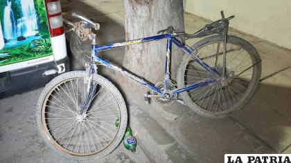 La bicicleta quedó destrozada y doblada /LA PATRIA